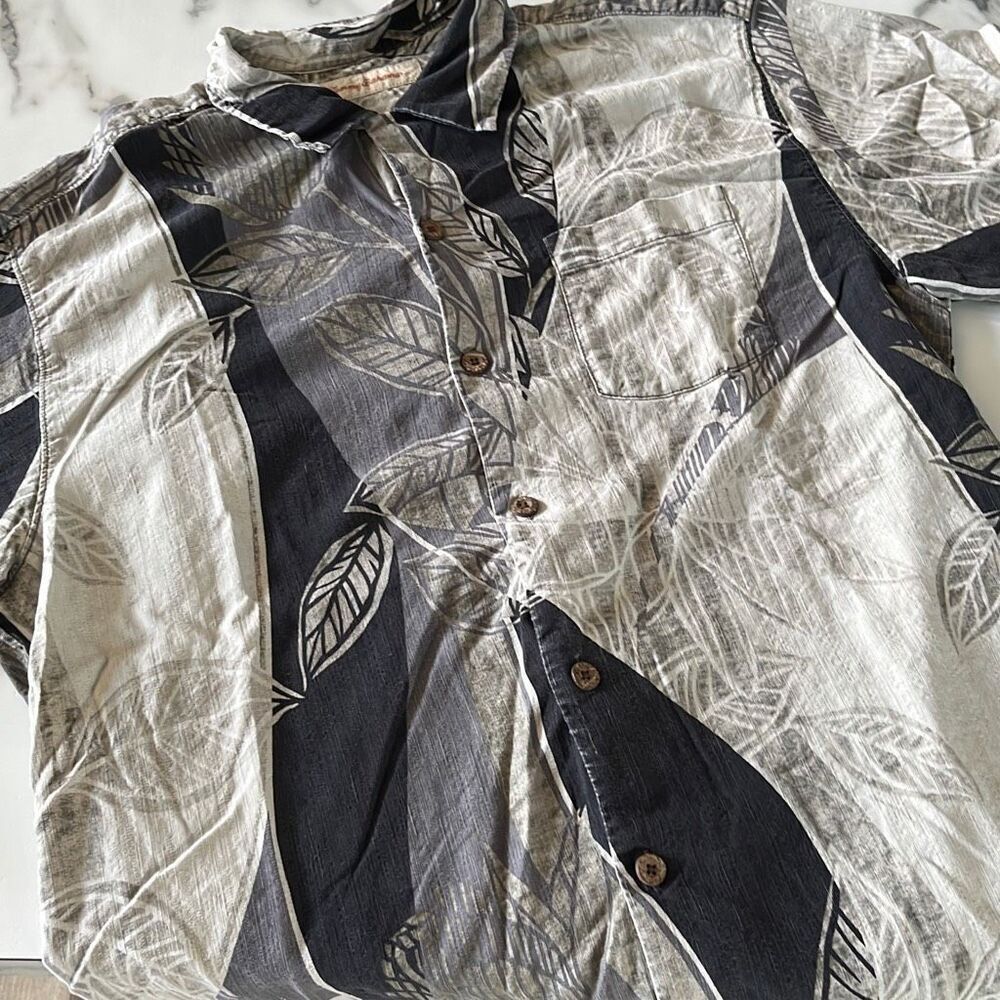 Tommy Bahama Silk Tropical Leafy Pattern Button Up Sz. M